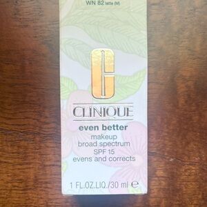 Clinique Even Better Makeup SPF 15 Liquid Foundation | WN 82 Latte - 1 oz/30 ml
